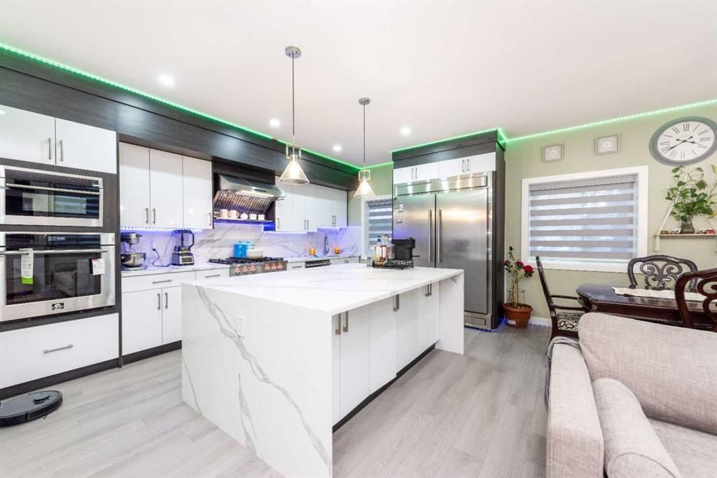 6 Strathridge Lane SW, Calgary — photo 3 of 45