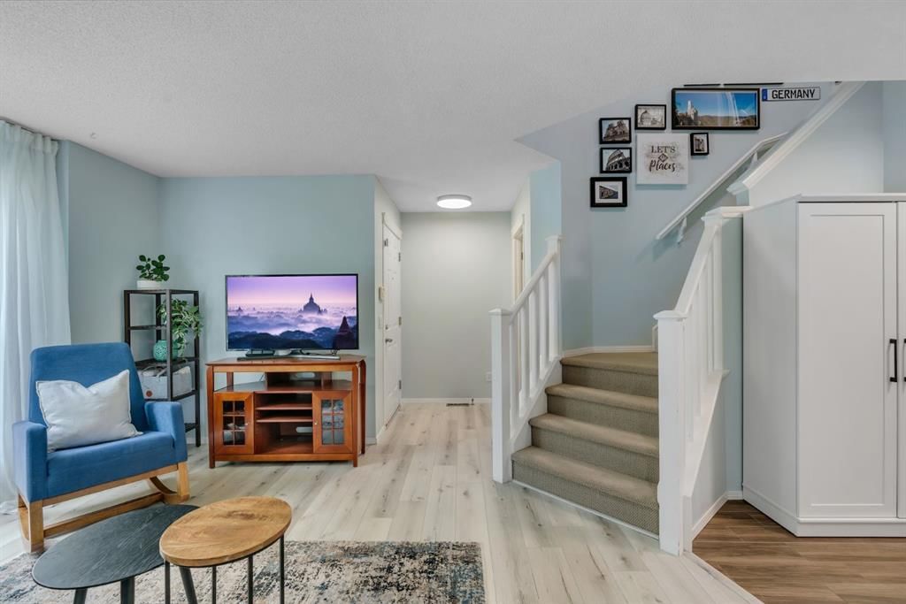 15 Eversyde Heath SW, Calgary — photo 3 of 43