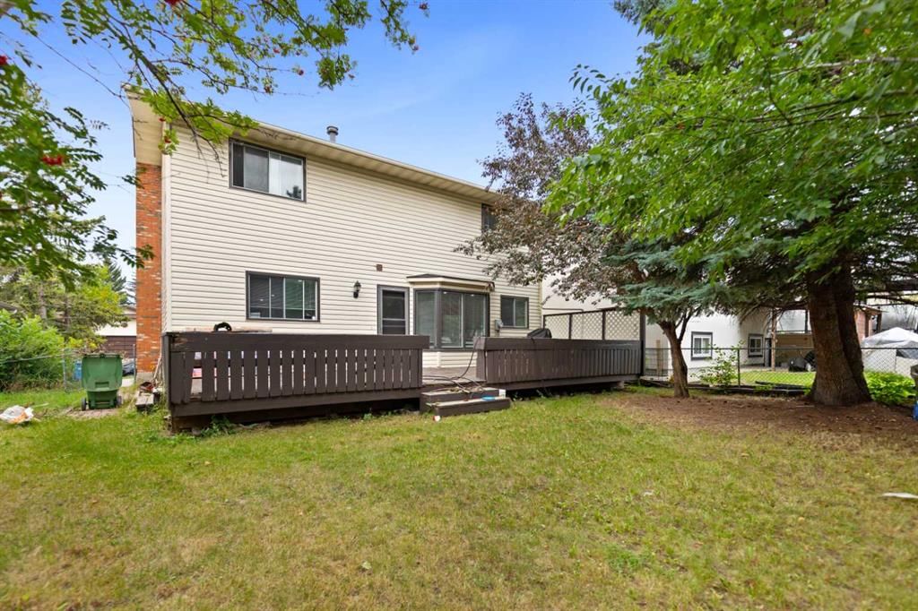 51 castlebury Way NE, Calgary — photo 5 of 34