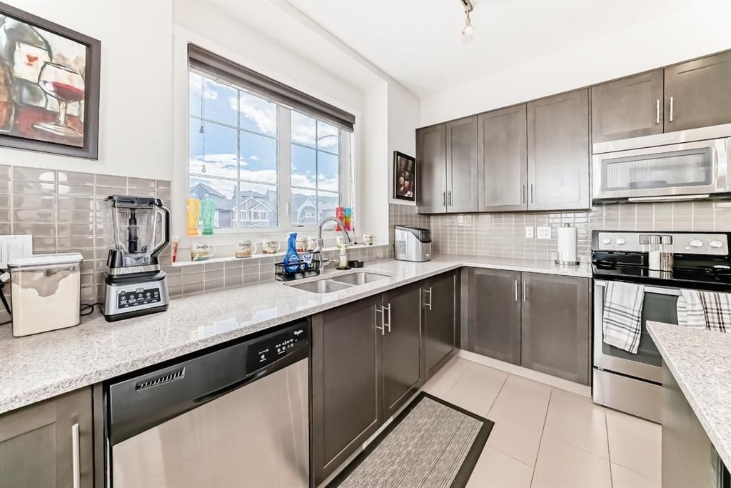 6 Nolan Hill Gate NW, Calgary — photo 4 of 41