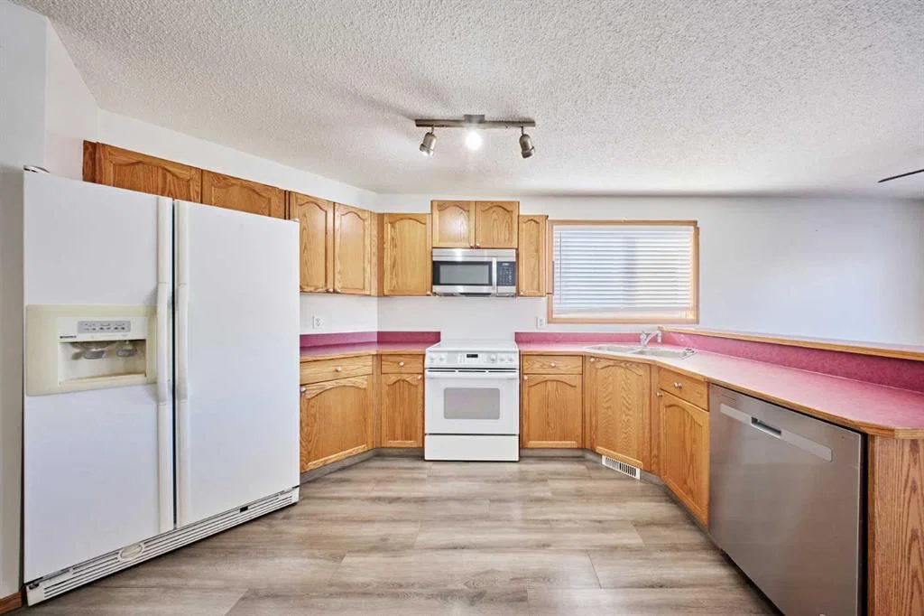 240 Covehaven Road NE, Calgary — photo 5 of 45