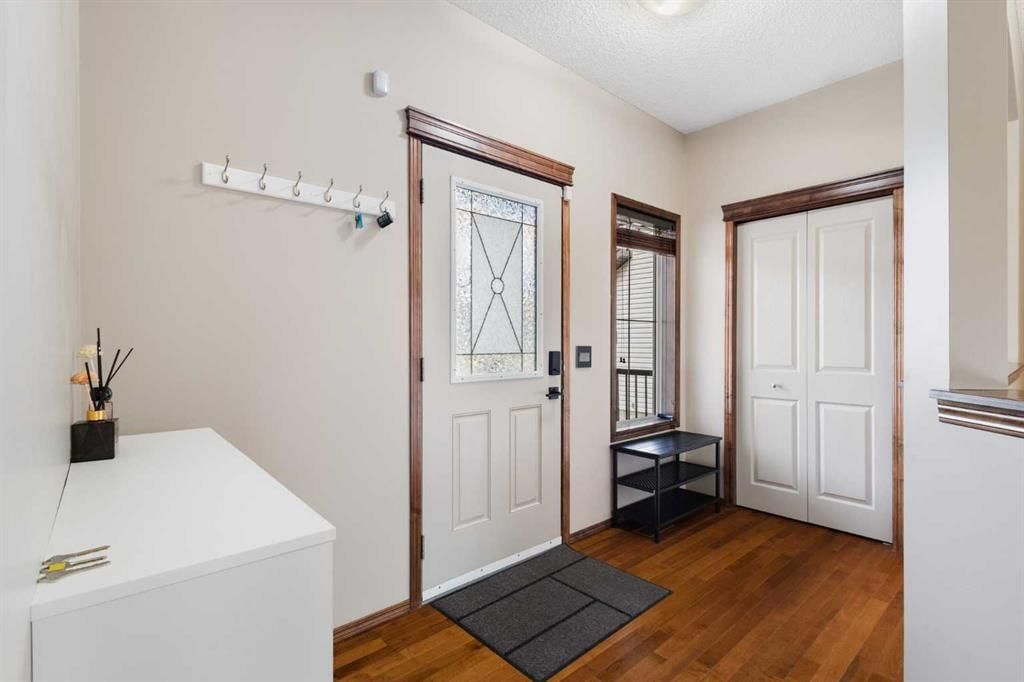 105 cortina Bay SW, Calgary — photo 4 of 50