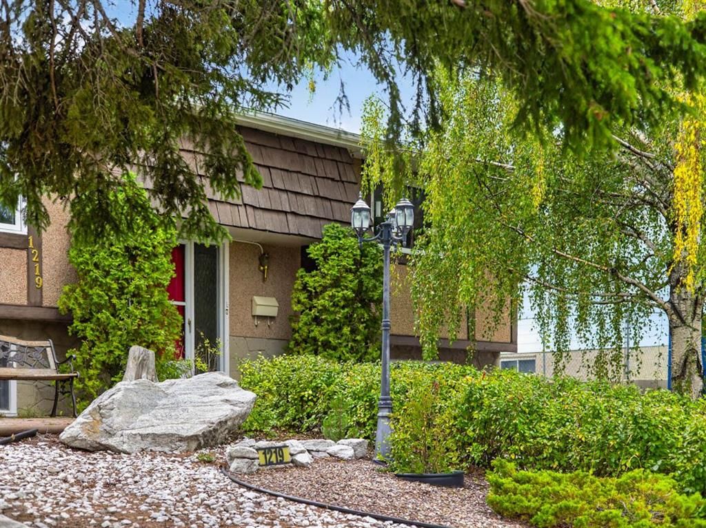 1219 Hunterquay Hill NW, Calgary — photo 2 of 48