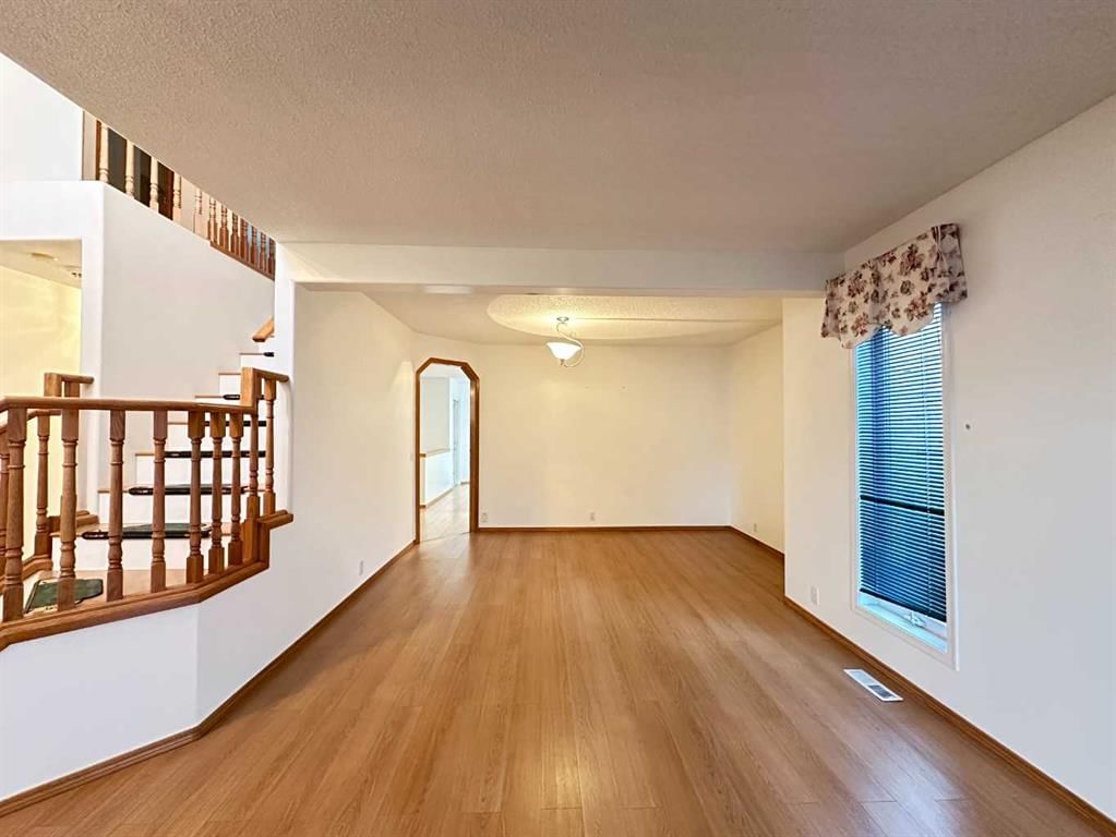 70 Schooner Close NW, Calgary — photo 2 of 48