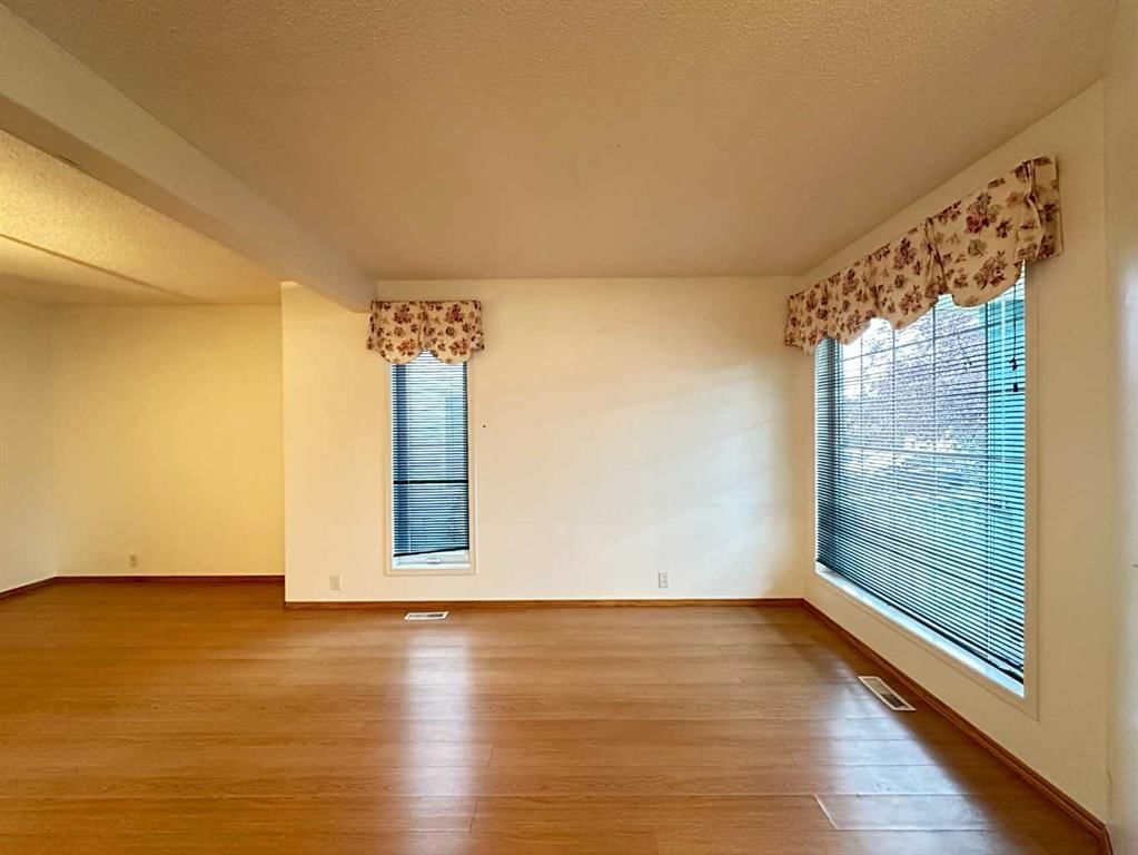 70 Schooner Close NW, Calgary — photo 4 of 48