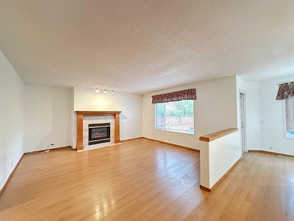 70 Schooner Close NW, Calgary — photo 5 of 48