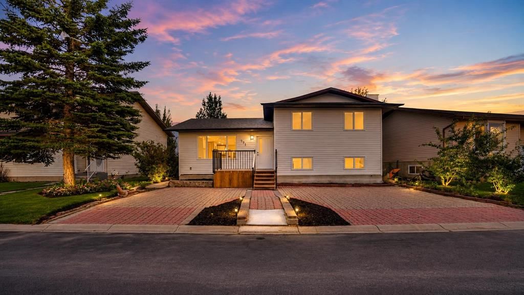 171 Castlebrook Rise NE, Calgary — main listing photo