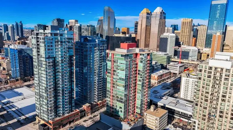2001, 215 13 Avenue SW, Calgary — main listing photo
