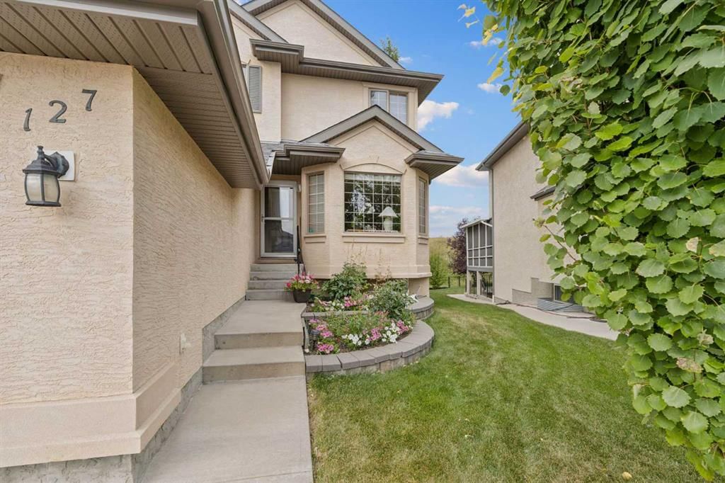 127 Edgeridge Close NW, Calgary — main listing photo