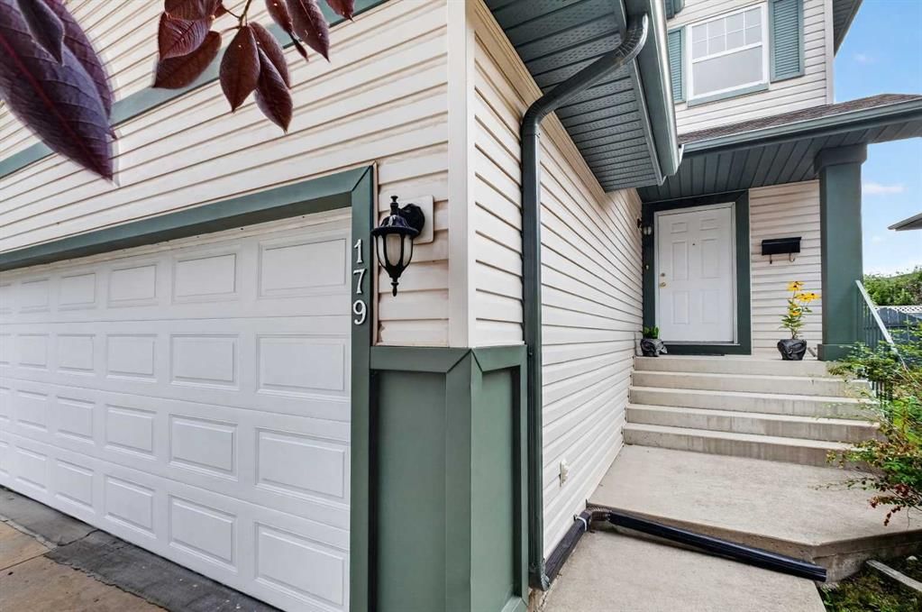 179 Erin Park Drive SE, Calgary — photo 3 of 45