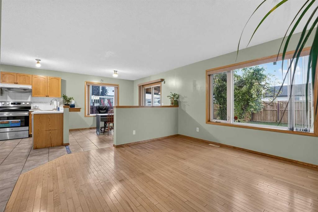 179 Erin Park Drive SE, Calgary — photo 4 of 45