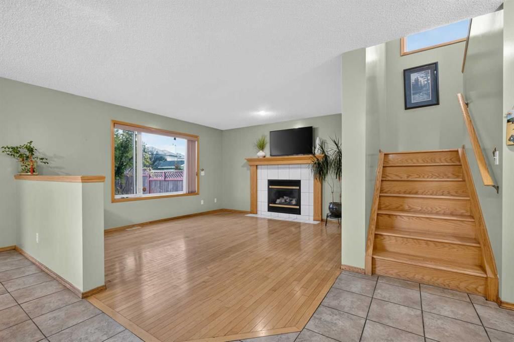 179 Erin Park Drive SE, Calgary — photo 5 of 45