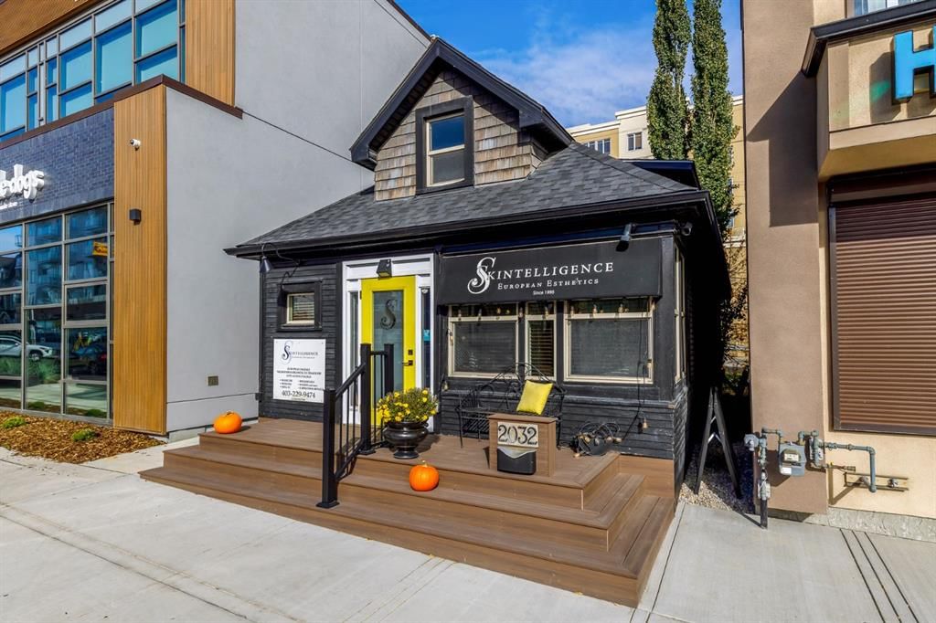 2032 34 Avenue SW, Calgary — photo 2 of 43
