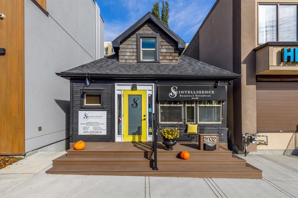 2032 34 Avenue SW, Calgary — photo 3 of 43
