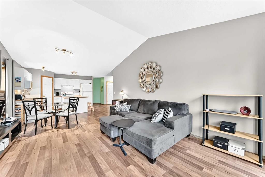 22 Somervale Point SW, Calgary — photo 3 of 37