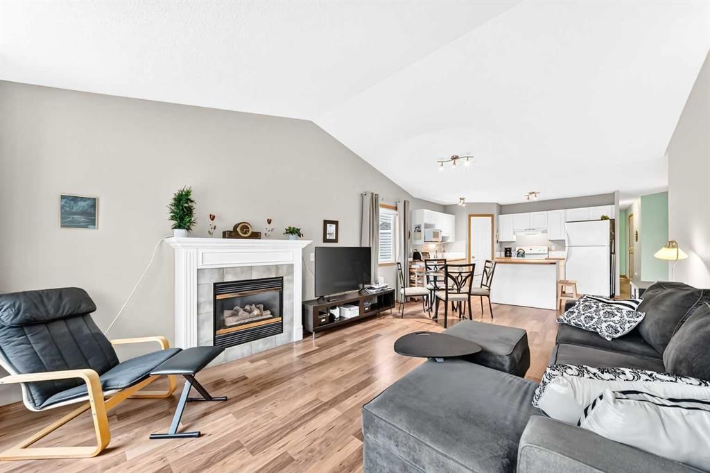 22 Somervale Point SW, Calgary — photo 4 of 37