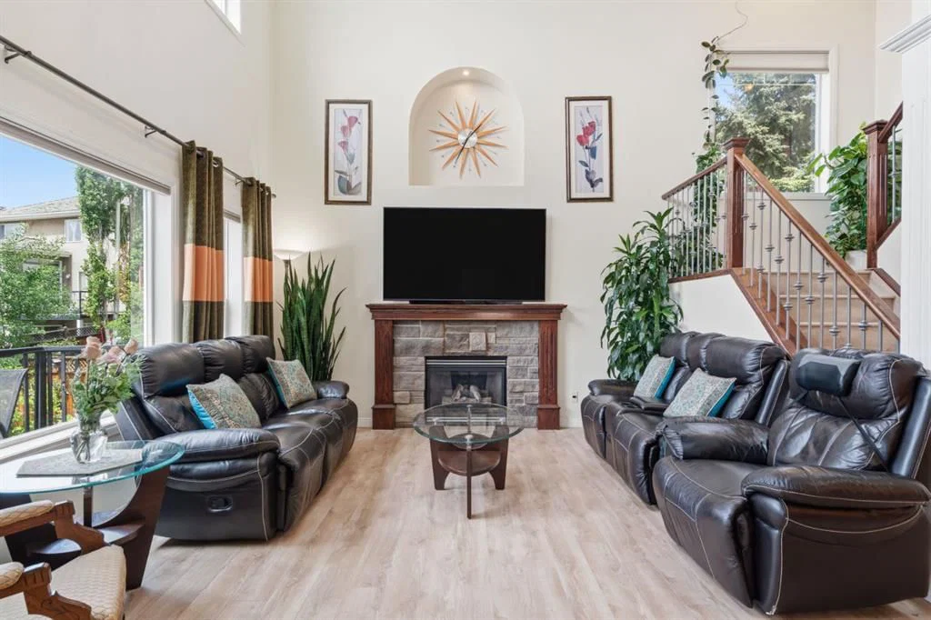 21 Royal Ridge Hill NW, Calgary — photo 3 of 47