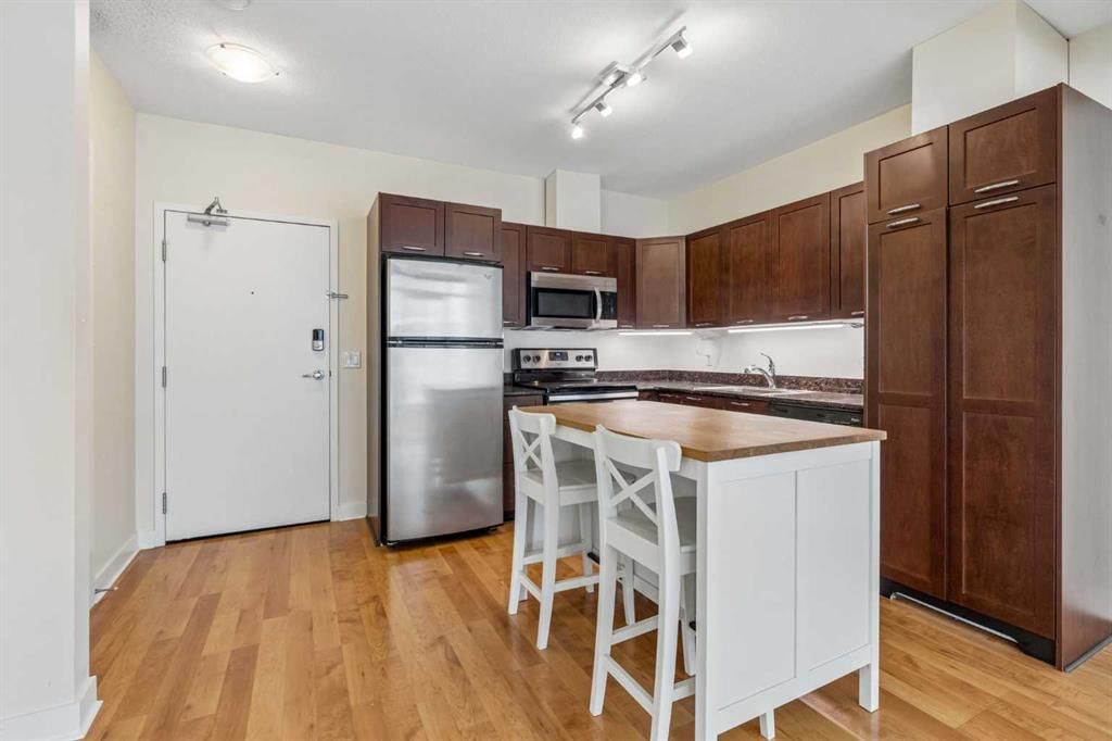 908, 3820 Brentwood Road NW, Calgary — photo 4 of 20