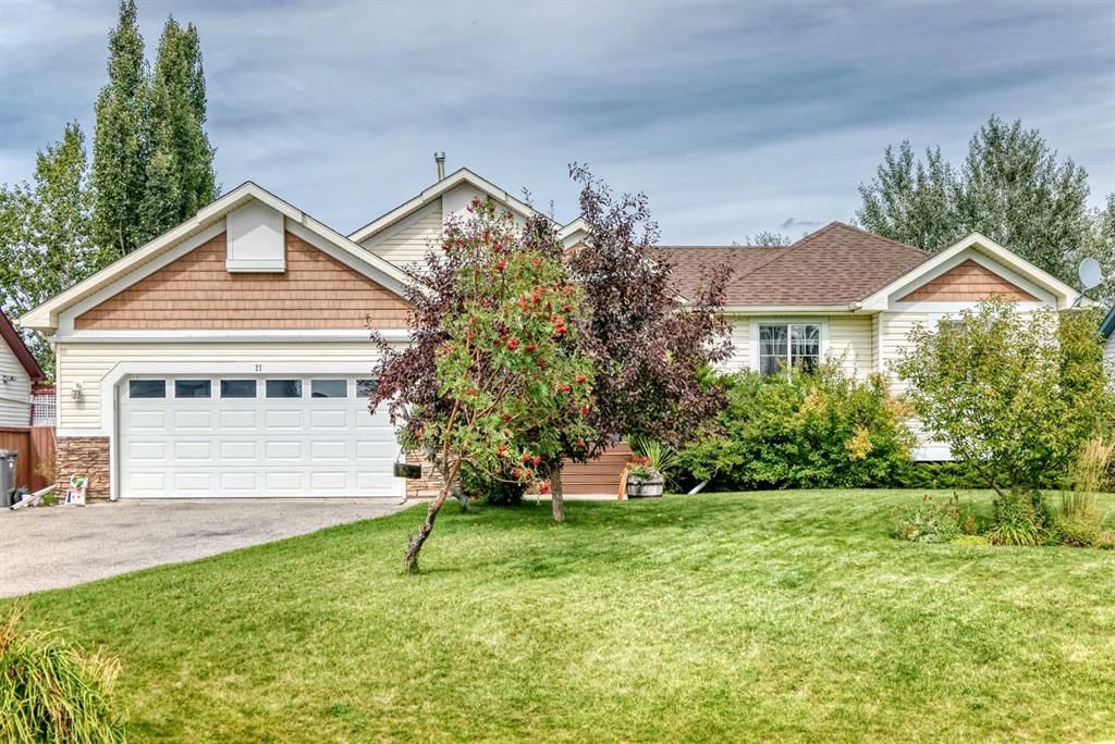 27 Lloyd Crescent NE, Langdon — main listing photo