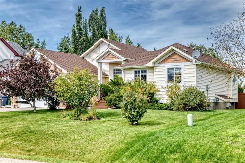27 Lloyd Crescent NE, Langdon — photo 2 of 50