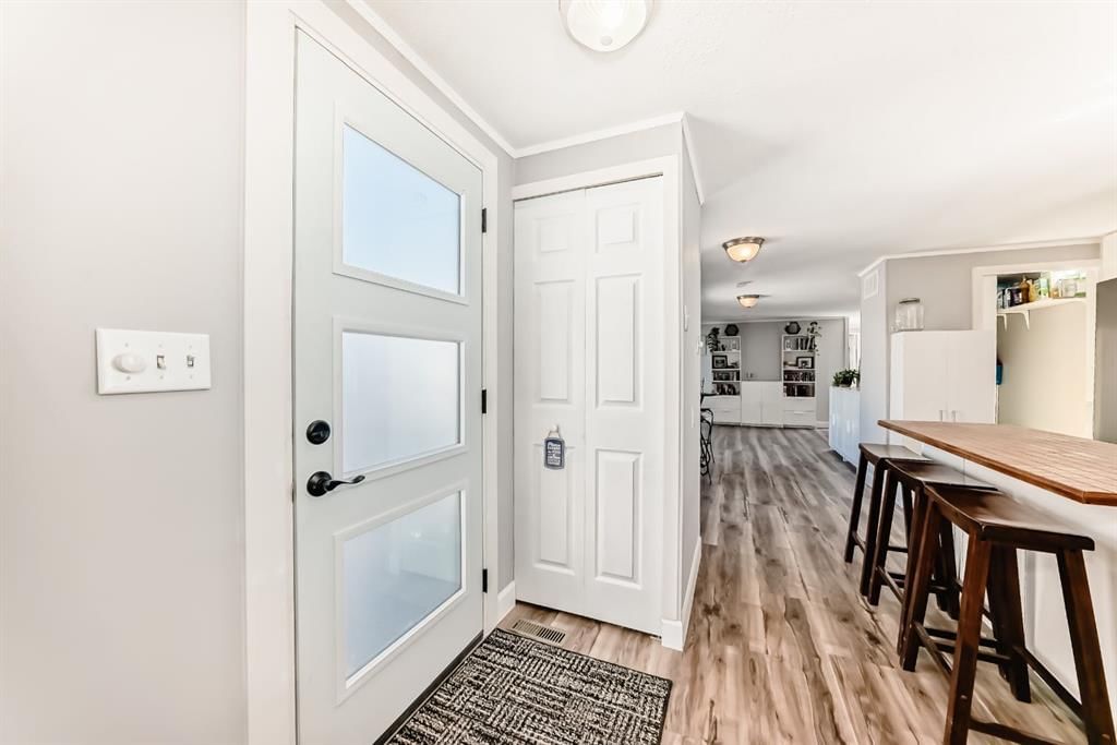 124 Big Springs Drive SE, Airdrie — photo 2 of 26