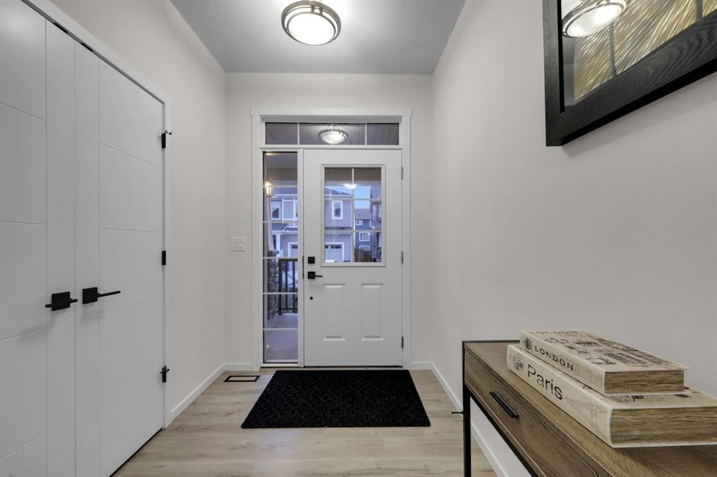610 Southwinds Close SW, Airdrie — photo 3 of 44