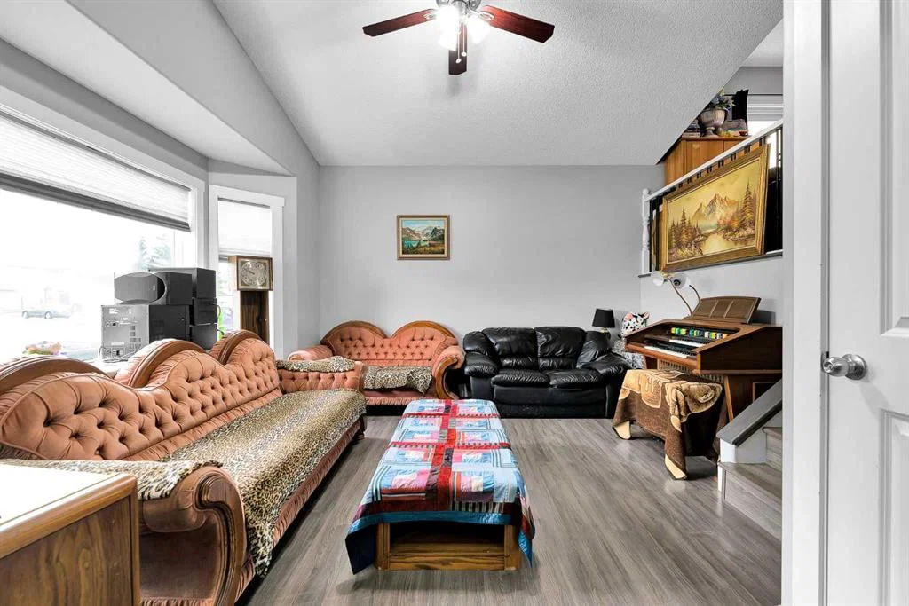 3794 Catalina Boulevard NE, Calgary — photo 4 of 37