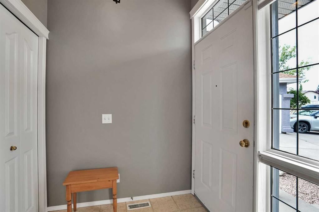 95 Citadel Grove NW, Calgary — photo 4 of 49