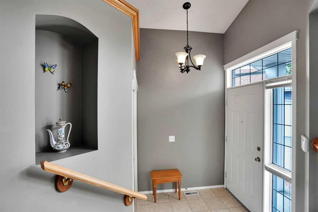 95 Citadel Grove NW, Calgary — photo 5 of 49