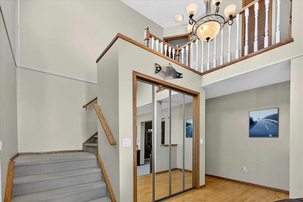 14 Hawkdale Gate NW, Calgary — photo 2 of 50