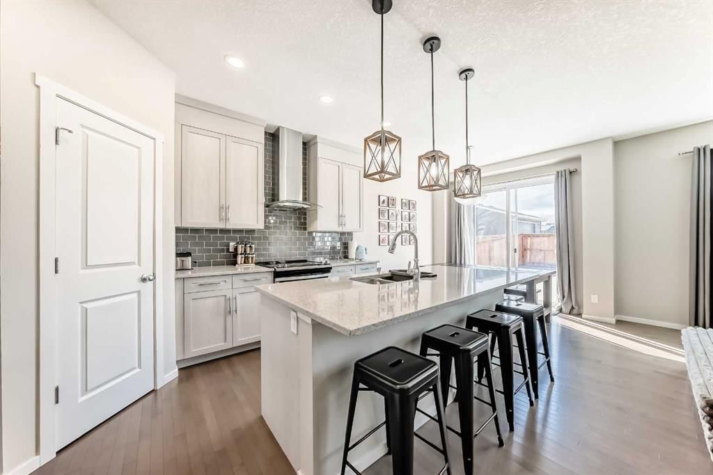 101 Belmont Terrace SW, Calgary — photo 4 of 33