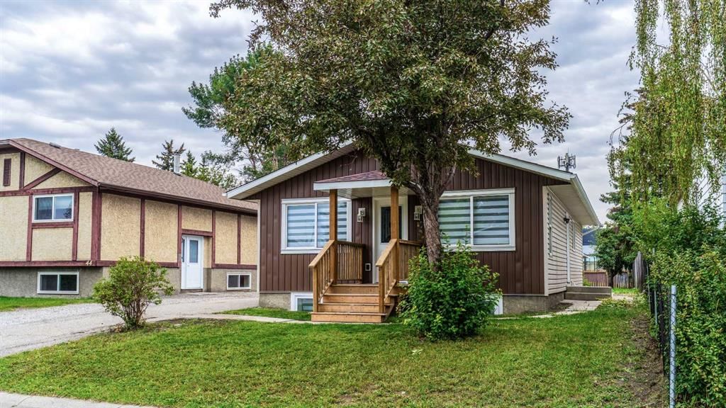 48 Doverglen Crescent SE, Calgary — photo 3 of 39