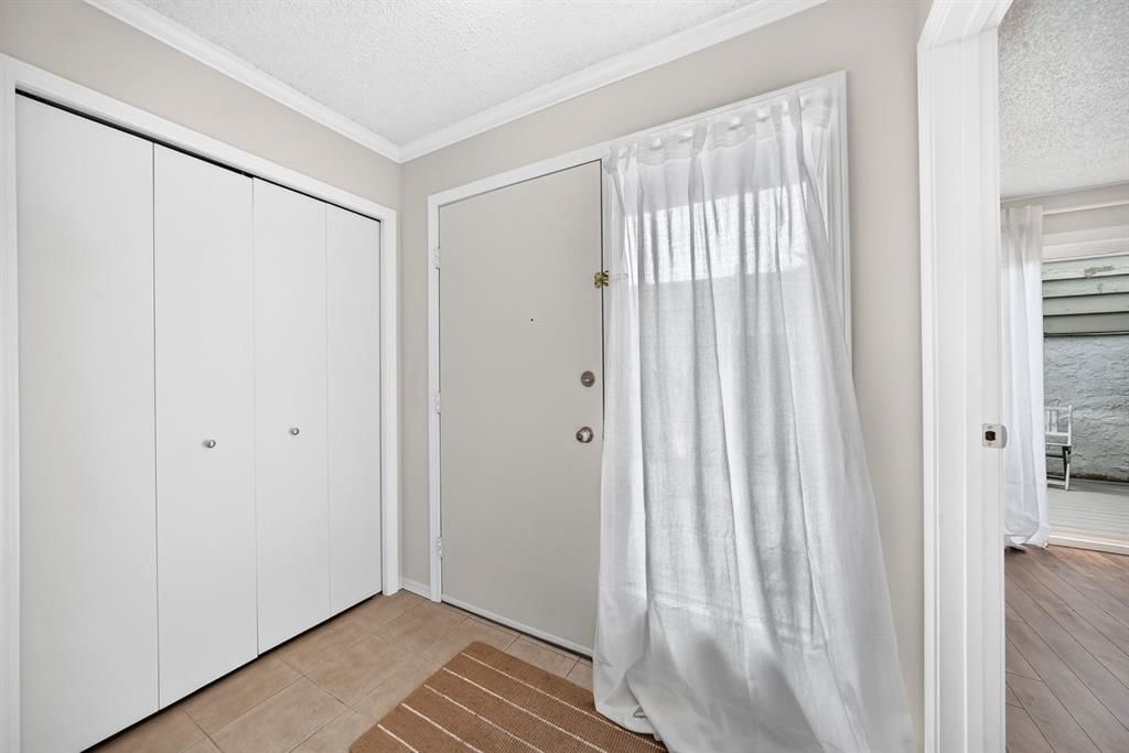 502, 5660 23 Avenue NE, Calgary — photo 4 of 46