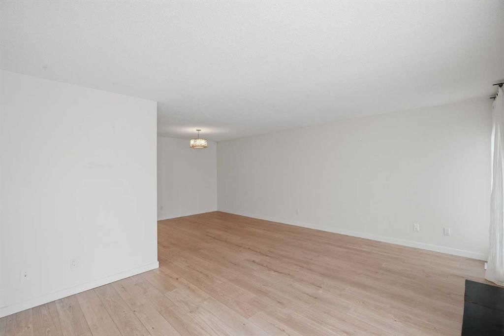 15 Deersaxon Road SE, Calgary — photo 4 of 36