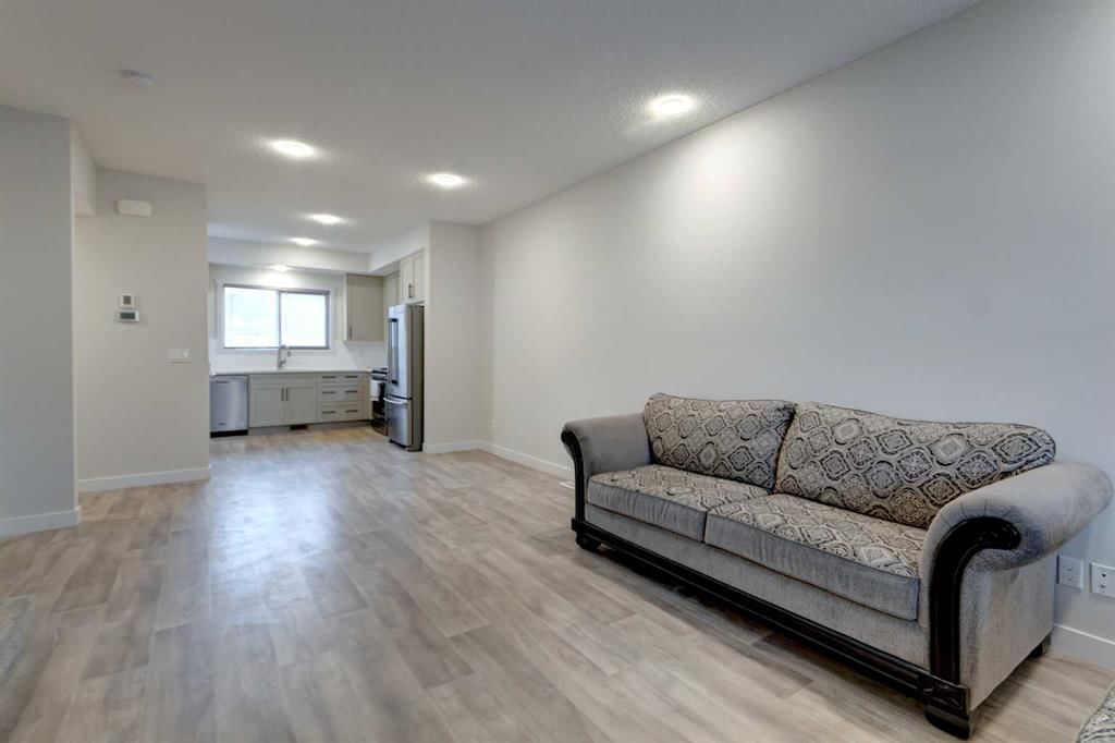 72 Carringvue Way NW, Calgary — photo 4 of 34