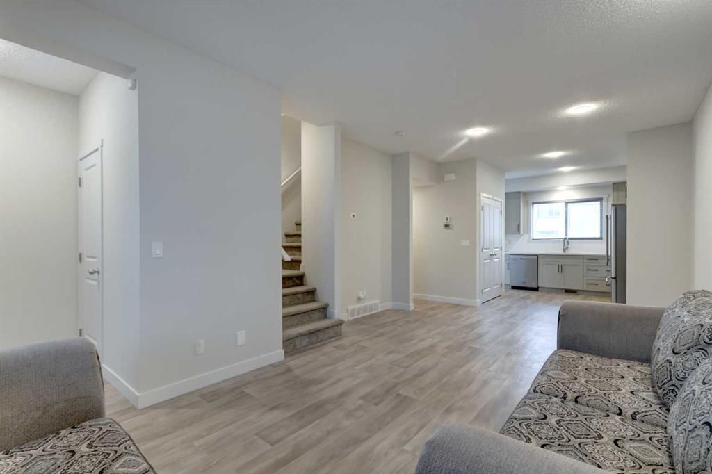 72 Carringvue Way NW, Calgary — photo 5 of 34