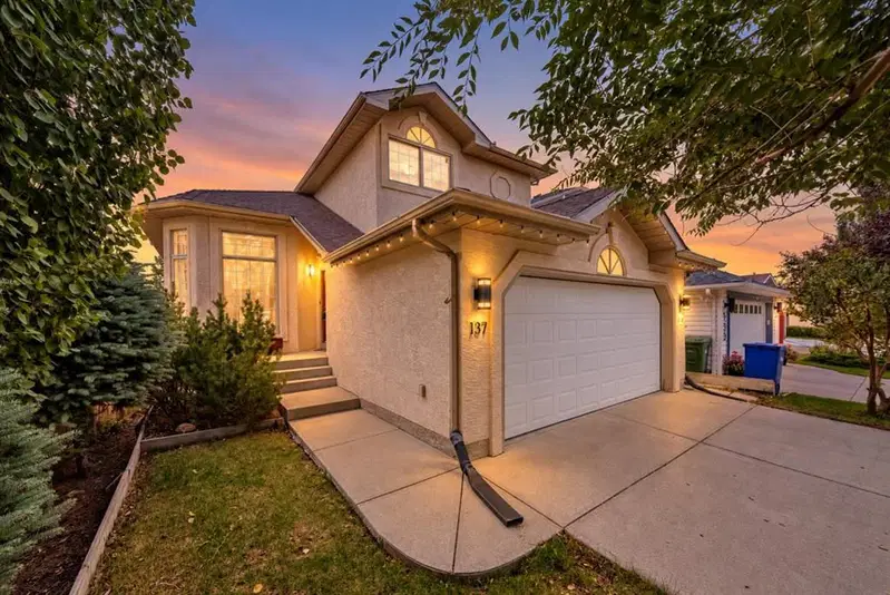 137 Sierra Vista Terrace SW, Calgary — photo 3 of 49