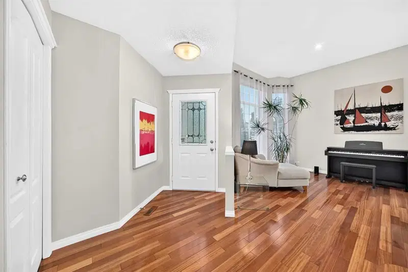 137 Sierra Vista Terrace SW, Calgary — photo 4 of 49
