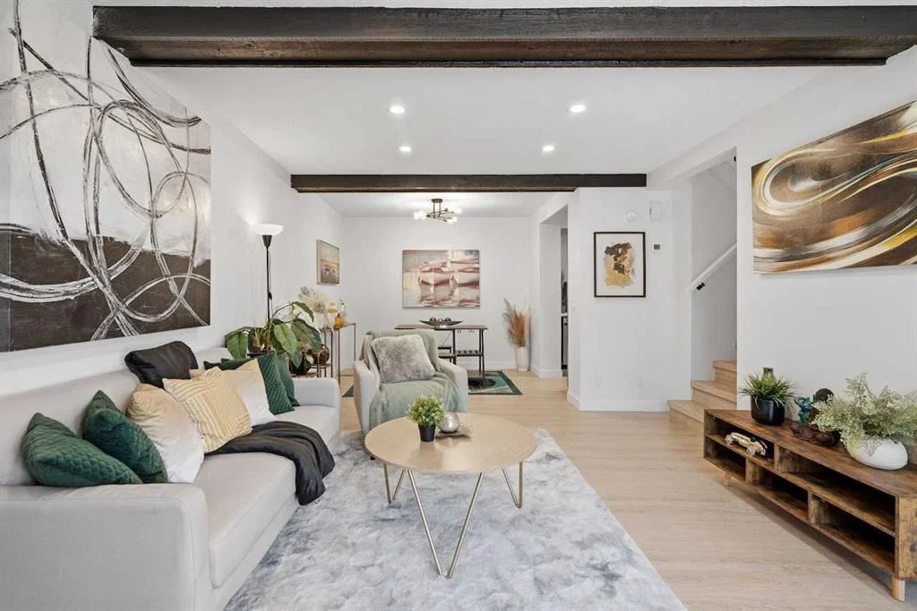 209, 5404 10 Avenue SE, Calgary — main listing photo