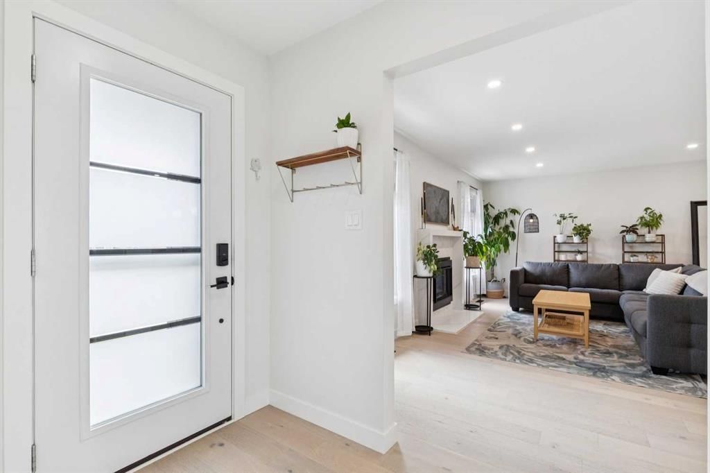 507 Cantrell Drive SW, Calgary — photo 2 of 48