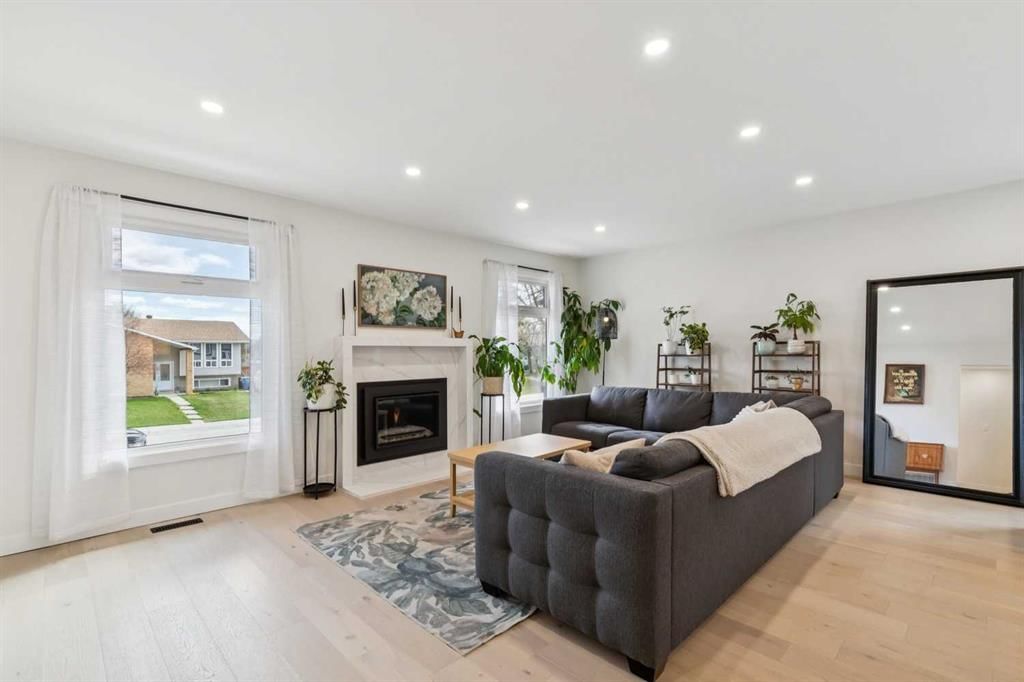 507 Cantrell Drive SW, Calgary — photo 5 of 48
