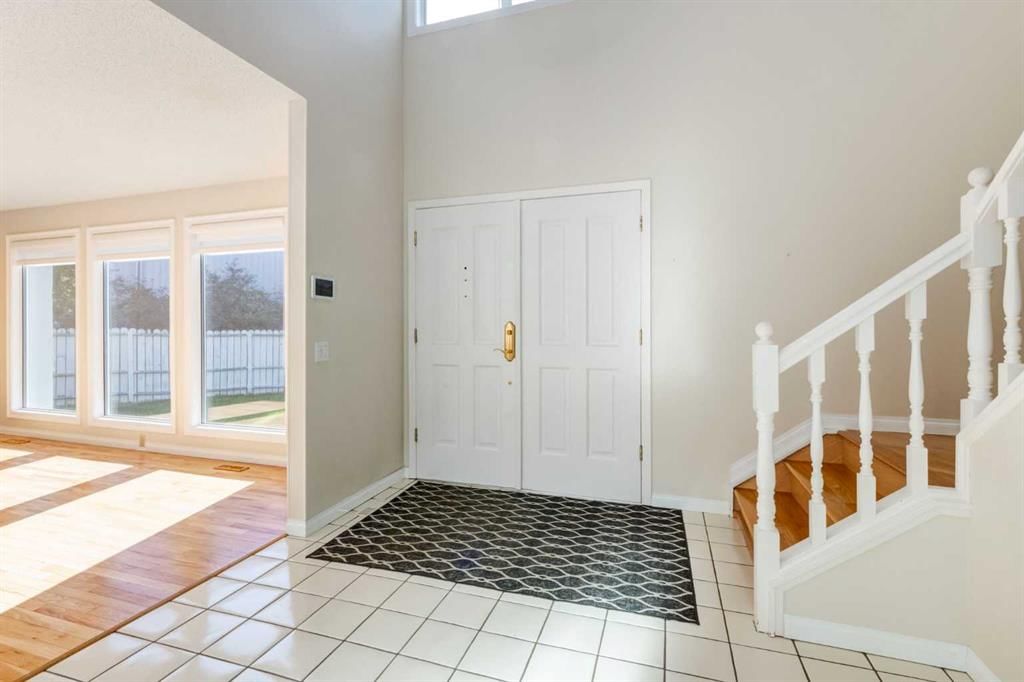 116 Pump Hill Bay SW, Calgary — photo 2 of 50