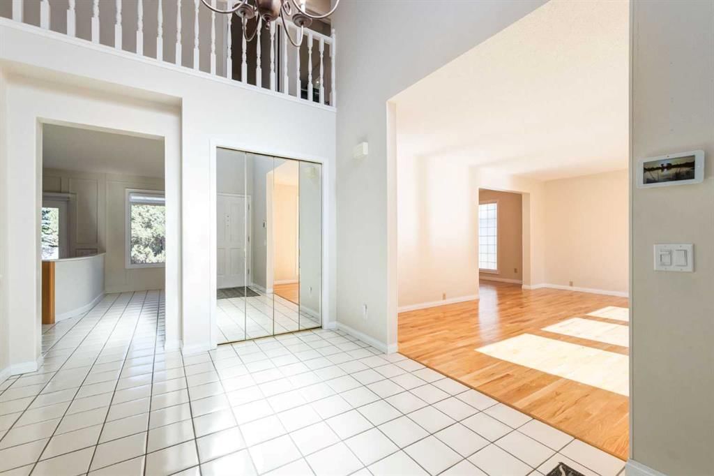 116 Pump Hill Bay SW, Calgary — photo 4 of 50