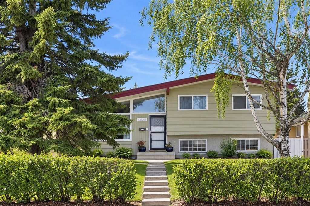 4539 Vandergrift Crescent NW, Calgary — main listing photo
