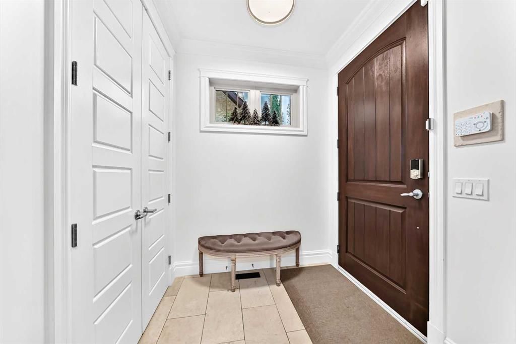 723 4 Street NW, Calgary — photo 4 of 50