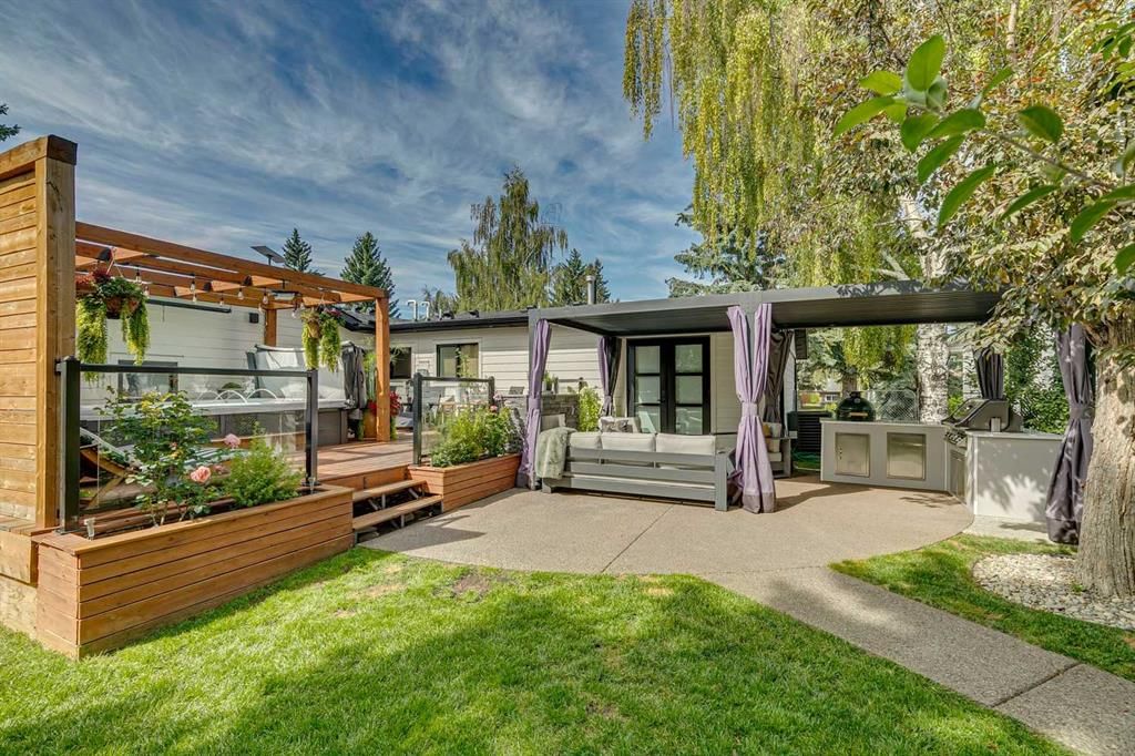 320 Braniff Place SW, Calgary — main listing photo