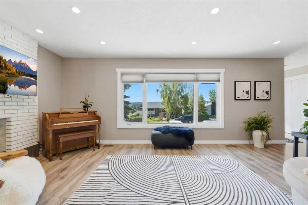 7304 Silver Springs Road NW, Calgary — photo 5 of 42