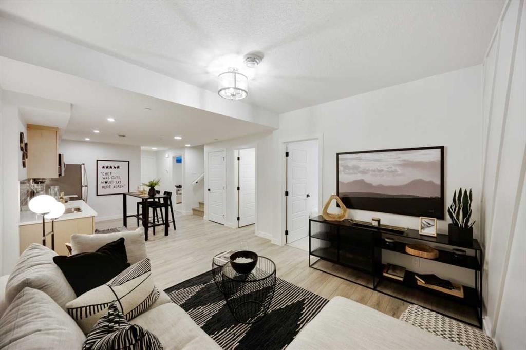 21 Hotchkiss Circle SE, Calgary — photo 2 of 50