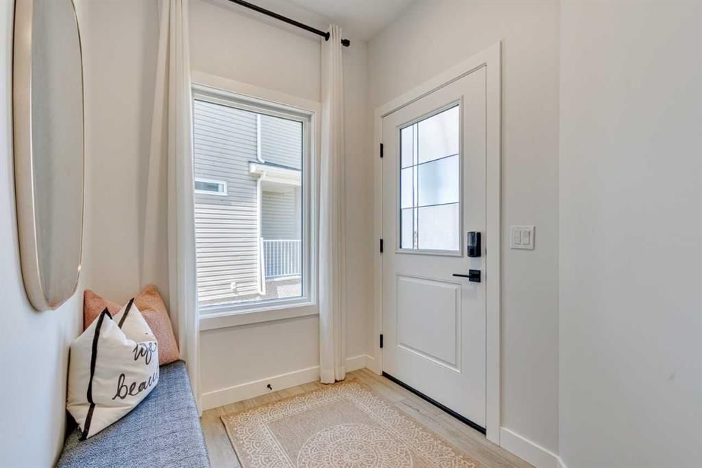 21 Hotchkiss Circle SE, Calgary — photo 4 of 50