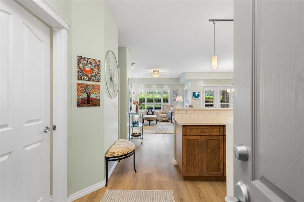 117, 60 Sierra Morena Landing SW, Calgary — photo 3 of 34